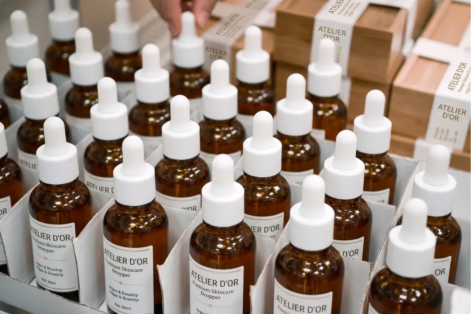 Cosmetics manufacturing and packaging process matching standard guidelines
